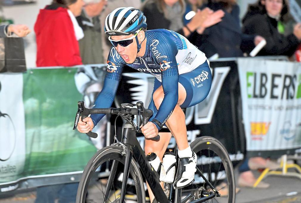 Hendrik Eggers (Team Cyclefix) hat in Hiltrup die Nase vorn!